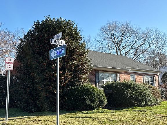 3rd image of 301 E Walnut St