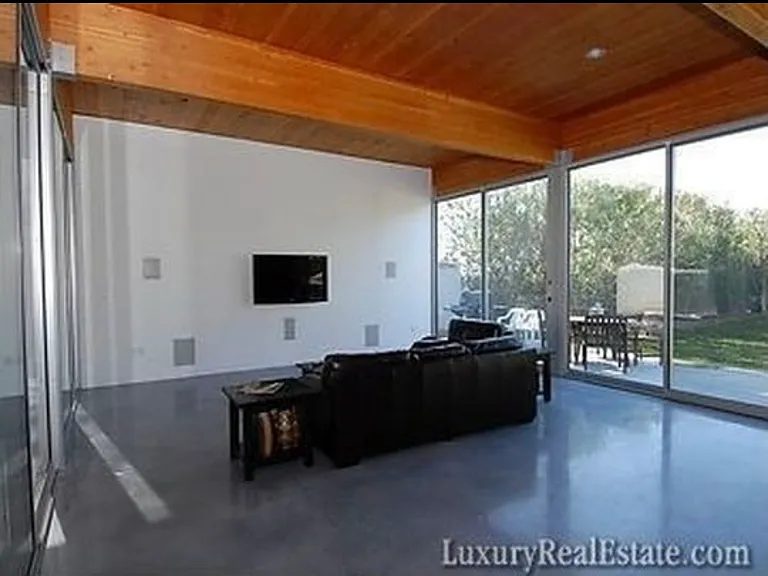 4138 N 41st Pl — Photo 3