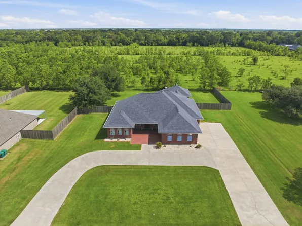 907 E 2nd St, Iowa, LA 70647