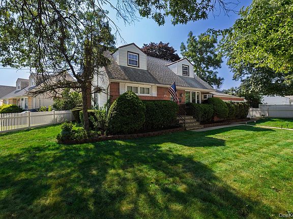 3rd image of 1582 Bellmore Road