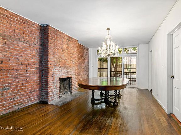 3rd image of 141 W 94th St