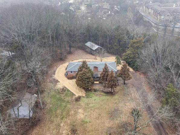 5082 Moss Rd, Nashville, TN 37221