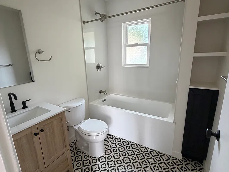 2108 Grant St — Photo 8