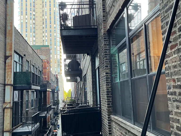 375 W Erie St #321 — Photo 17
