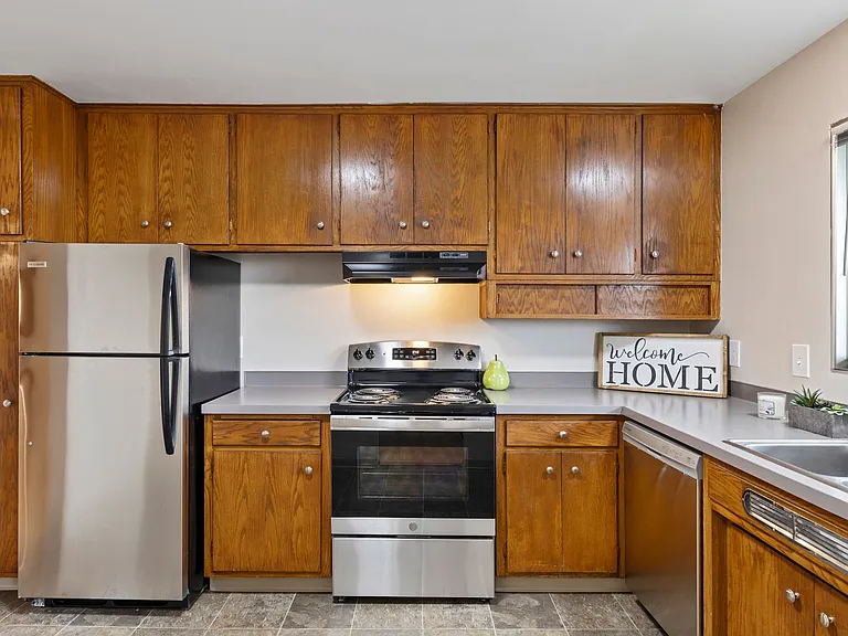Imperial Heights Apartments — Photo 25