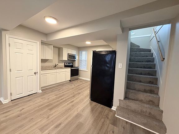 5th image of 3072 Main St