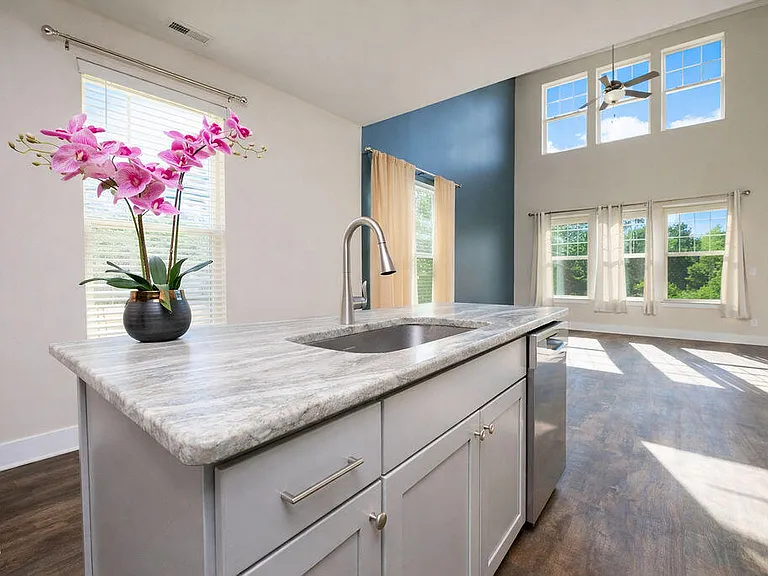 1026 Abbott St — Photo 8