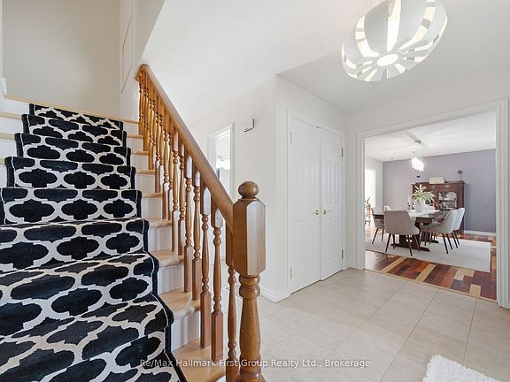 5th image of 2772 Division St N
