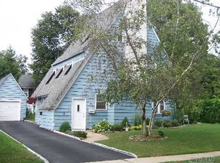 9 Lexington St, Rockville Centre, NY 11570