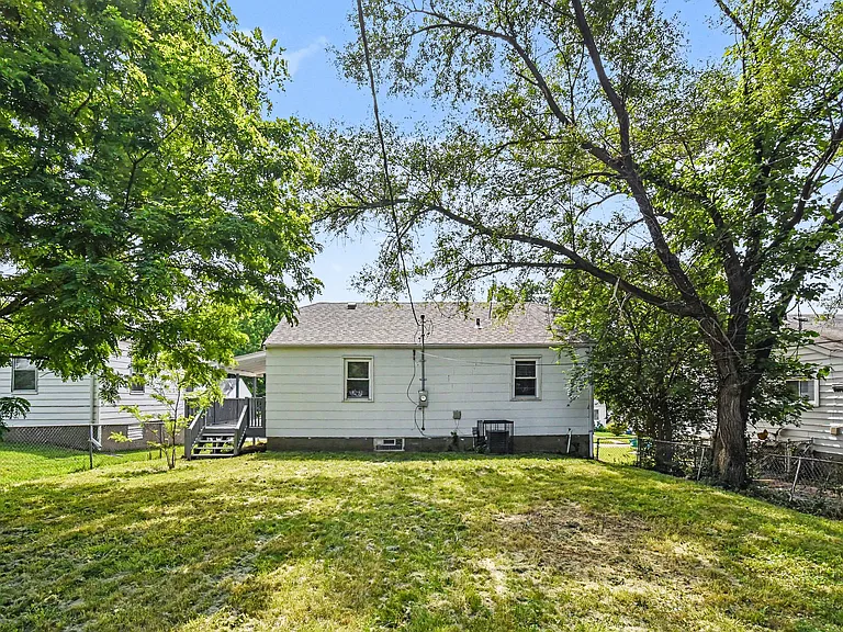 5613 Statler Ave — Photo 17
