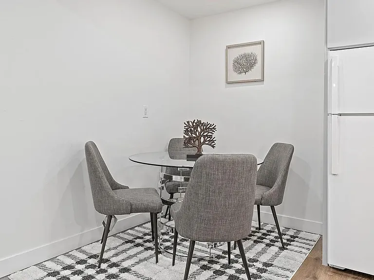 421 Standish St — Photo 8