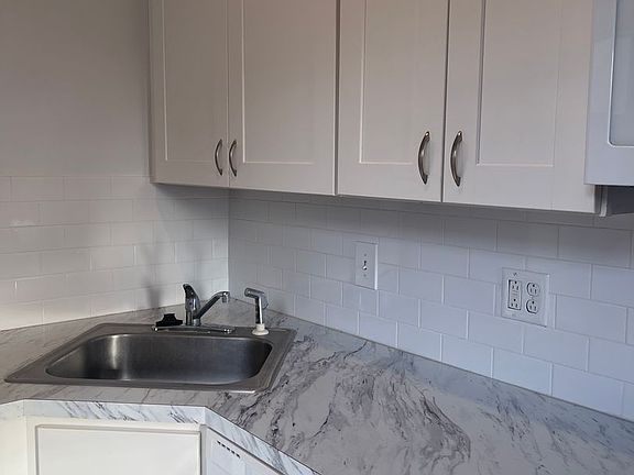 4th image of 503 S 41st St APT 302
