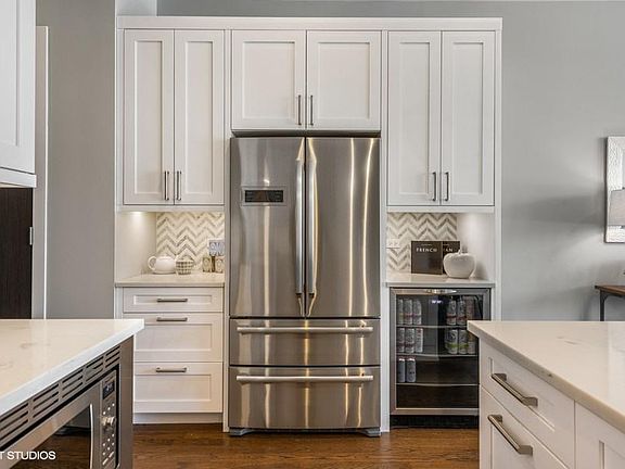 4th image of 3530 N Lincoln Ave #200