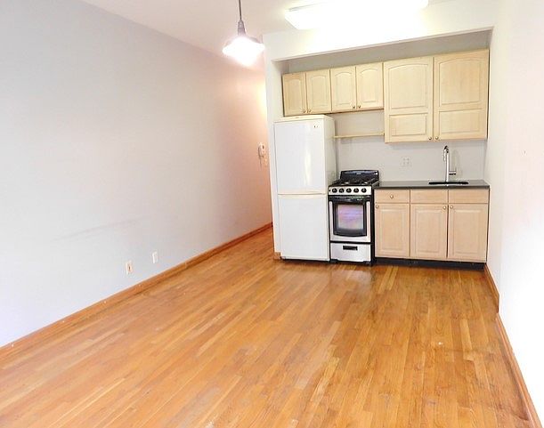 2nd image of 455 W 46th St #3AA