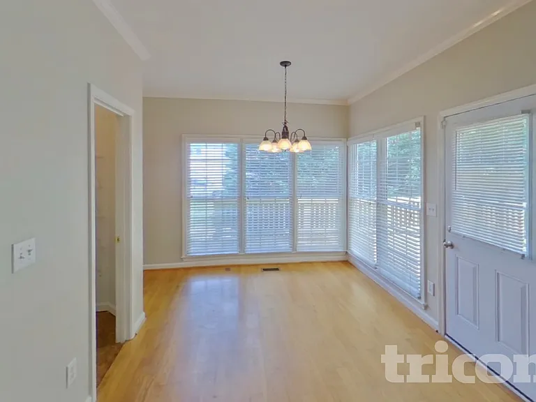 1260 Castle Pointe Ln — Photo 5