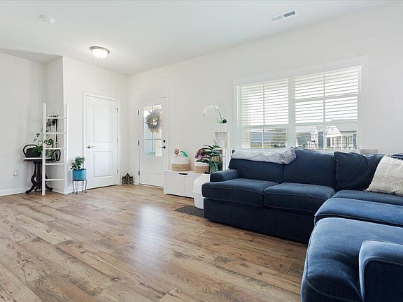 3rd image of 136 Colony Ave