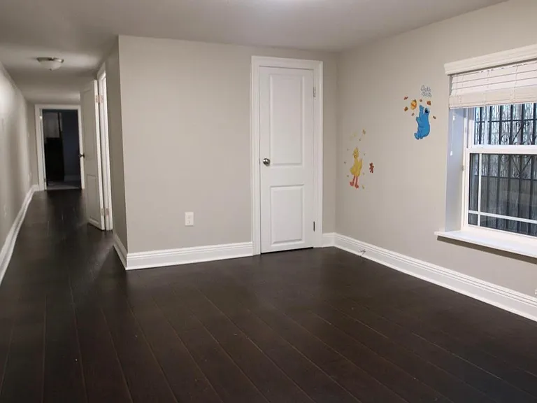 2228 Magnolia St — Photo 16