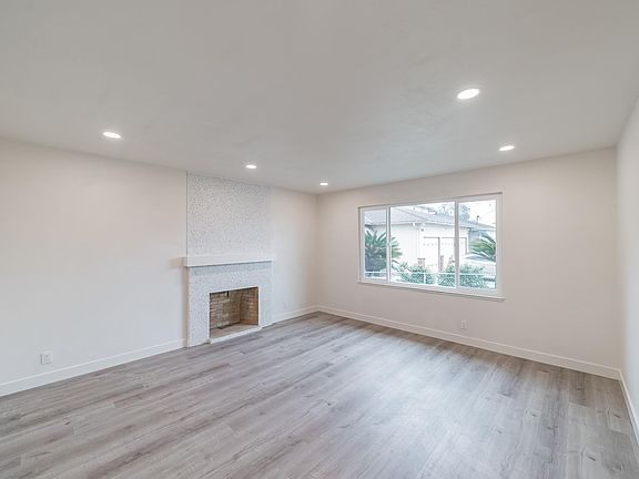 3rd image of 2078 Sundberg Ave