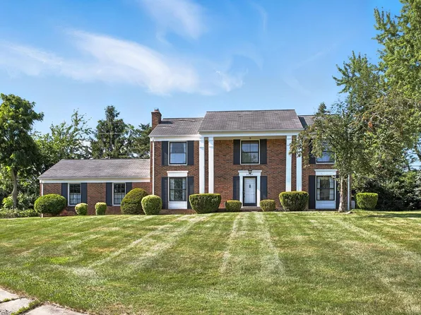 5564 Hobnail Cir, West Bloomfield, MI 48322