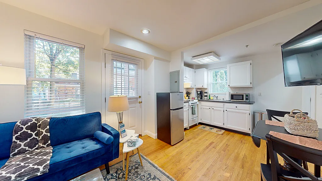 1 bed, 1.5 bath, 800 sqft, $4,995 — Photo 3