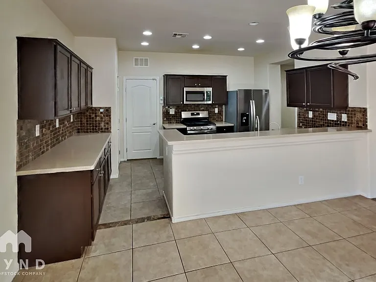 8356 Waylon Ave — Photo 5