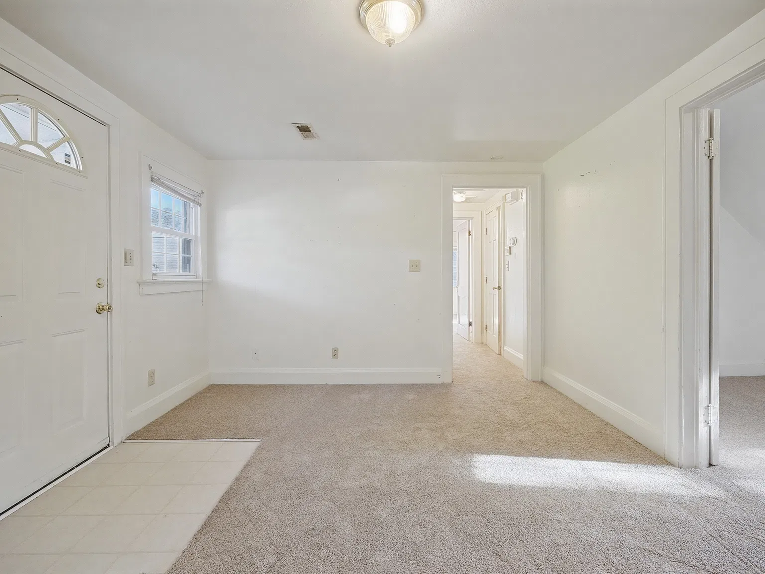 2 bed, 840 sqft, $1,600 — Photo 3