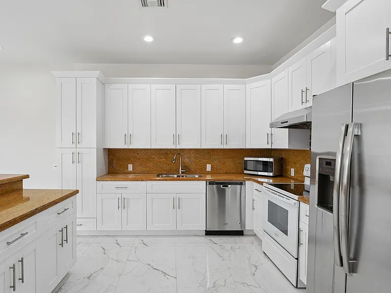819 SW 7th Ave — Photo 4
