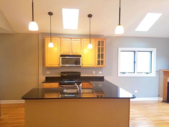 Kitchen - Breakfast Bar