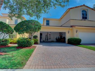 876 Spinnaker Dr W, Hollywood, FL 33019