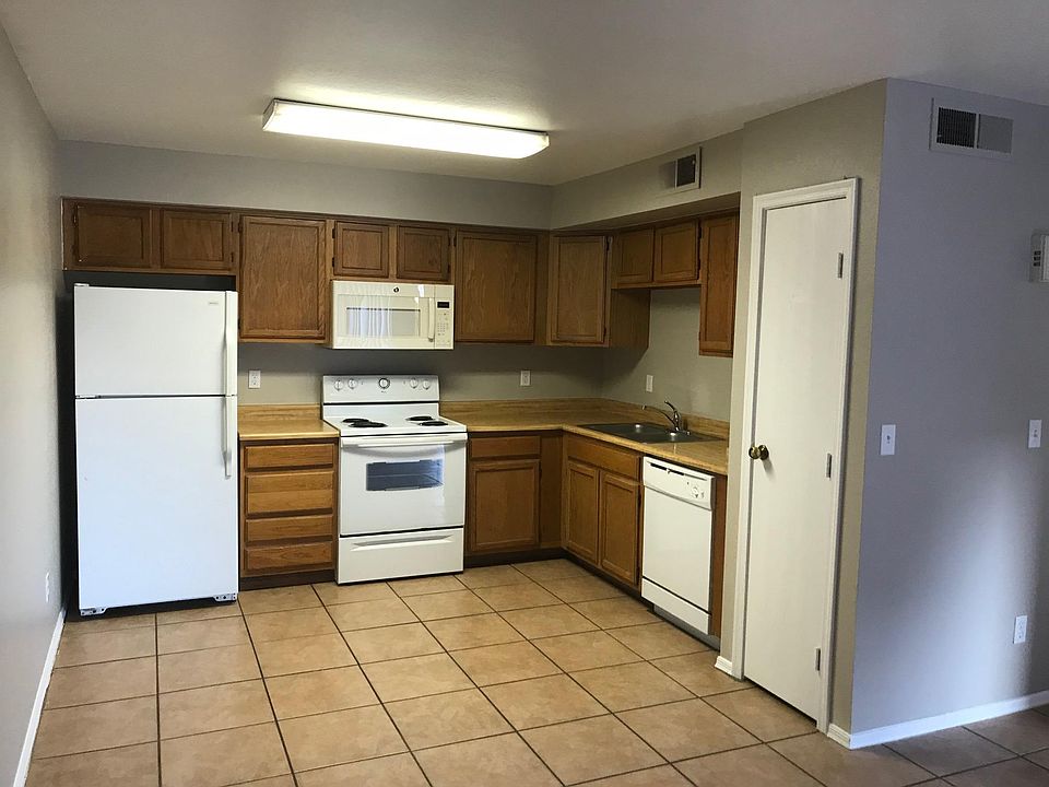 KITCHEN WITH PANTRY