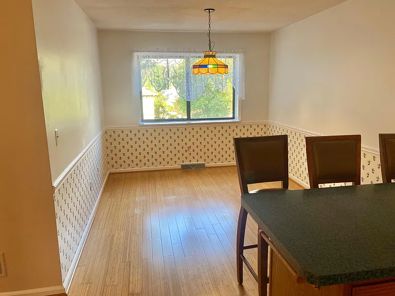 411 Lynetree Dr — Photo 8