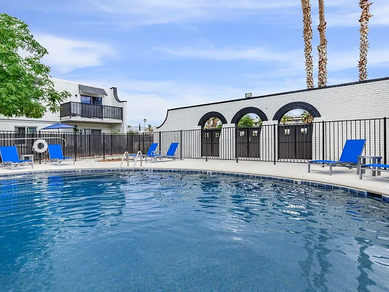 Icon Apartments — Photo 1