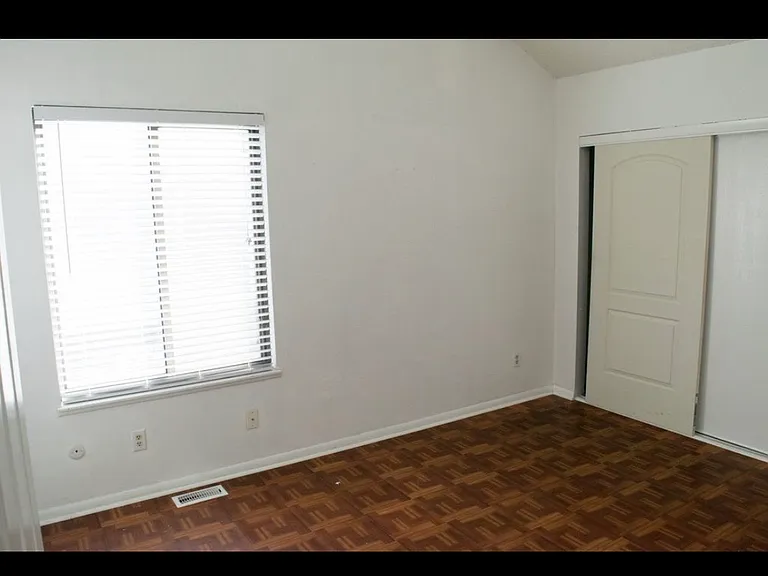 3755 Genoa Cir #C — Photo 8