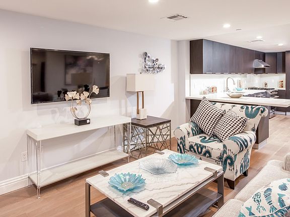 3rd image of 2939 Leeward Ave #509