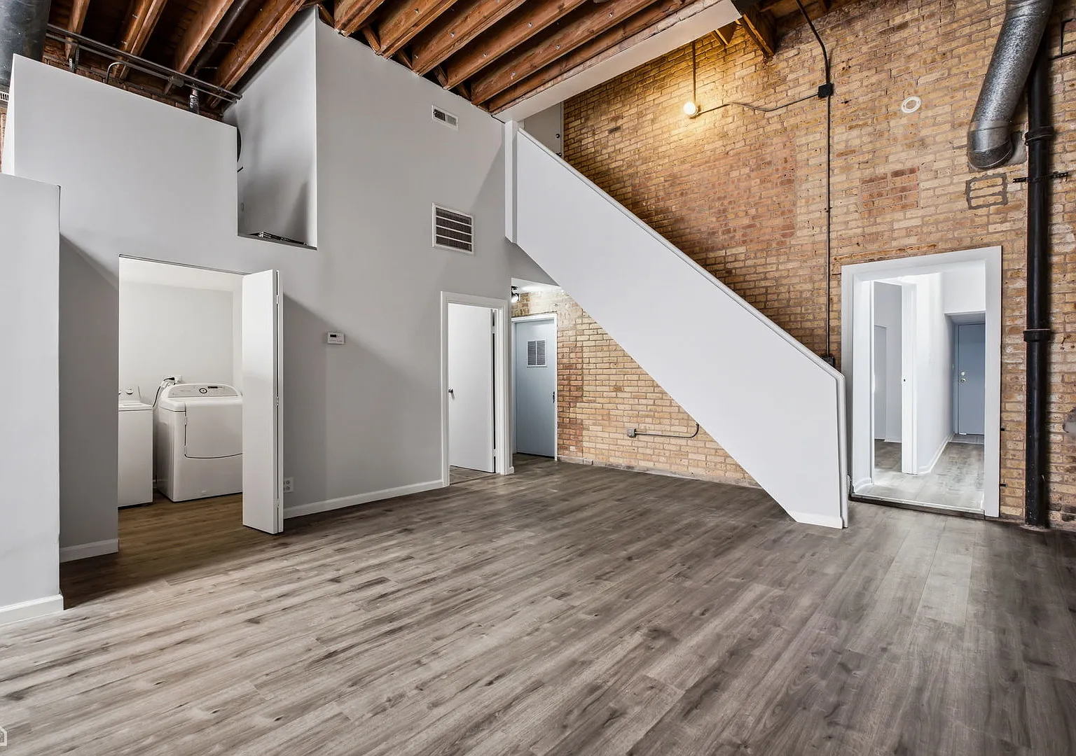 4 bed, 2200 sqft, $4,000 — Photo 3