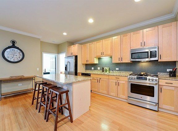 4th image of 2326 W Giddings St APT 203