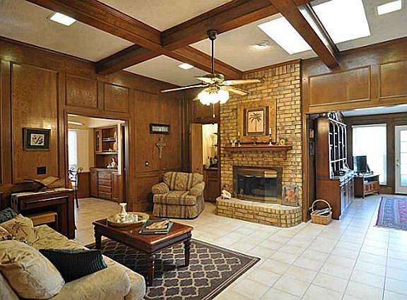 3rd image of 1621 Geneva Ln