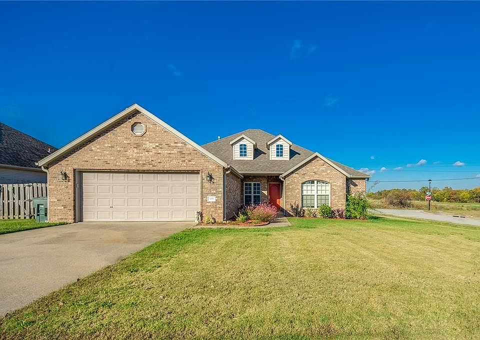 1st image of 625 N Fox Meadows Ln