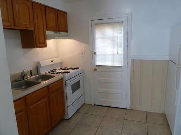 5th image of 424 Woodview Ave #A