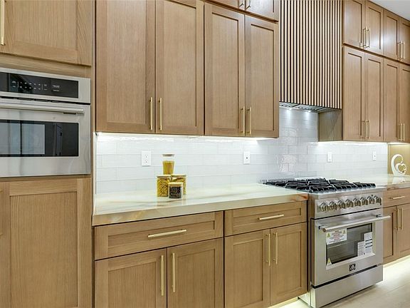 2nd image of 3013 Abercorn Dr