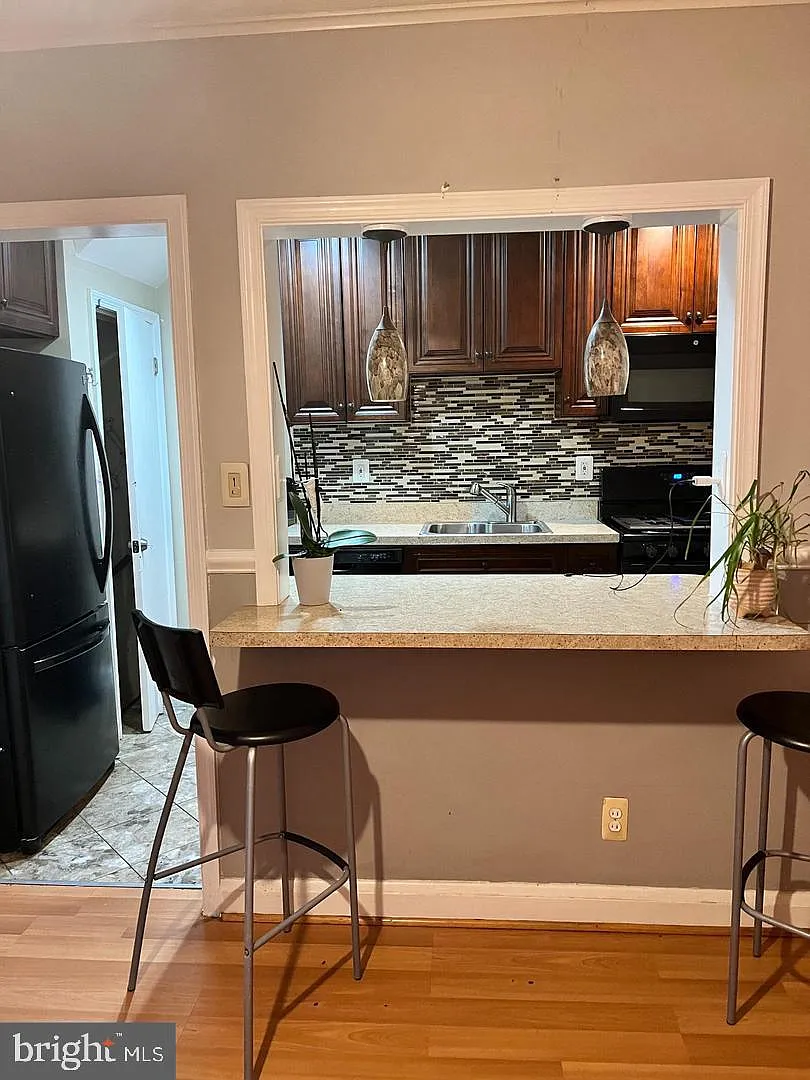 3 bed, 1272 sqft, $1,900 — Photo 4