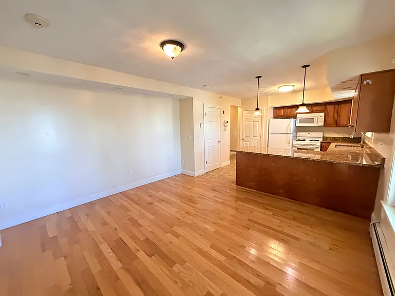79 Pleasant St #6 — Photo 10