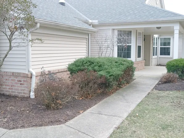 54 Community Dr, Avon Lake, OH 44012