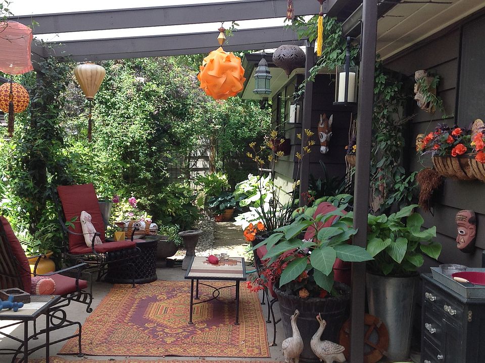 Back yard covered patio
