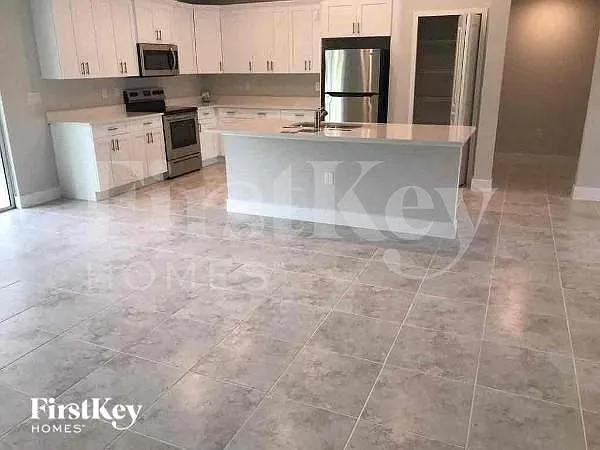 4 bed, 2.0 bath, 1744 sqft, $1,895 — Photo 4