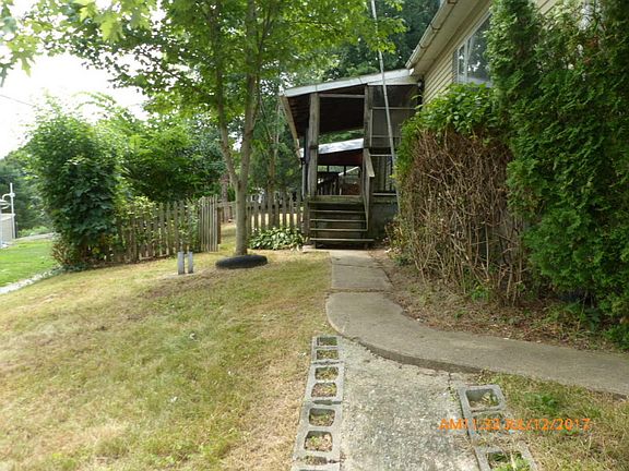 3rd image of 119 Maple St