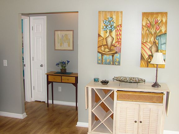 4th image of 307 Hedingham Ln