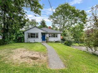 3517 Doncaster Dr, Saanich, BC V8P3W2