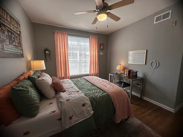 The Quarters Sterling House (Student Housing - Rent by the Bed) — Photo 48