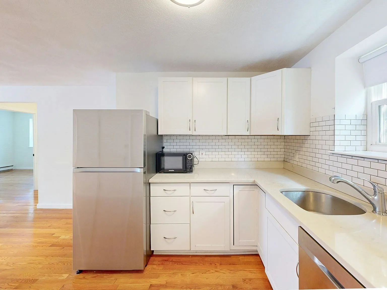 2 bed, 1.0 bath, 720 sqft, $3,200 — Photo 4